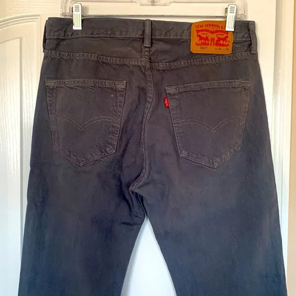 Mens LEVIS 501 31x32 in grey with some wear but very cool - Picture 5 of 8